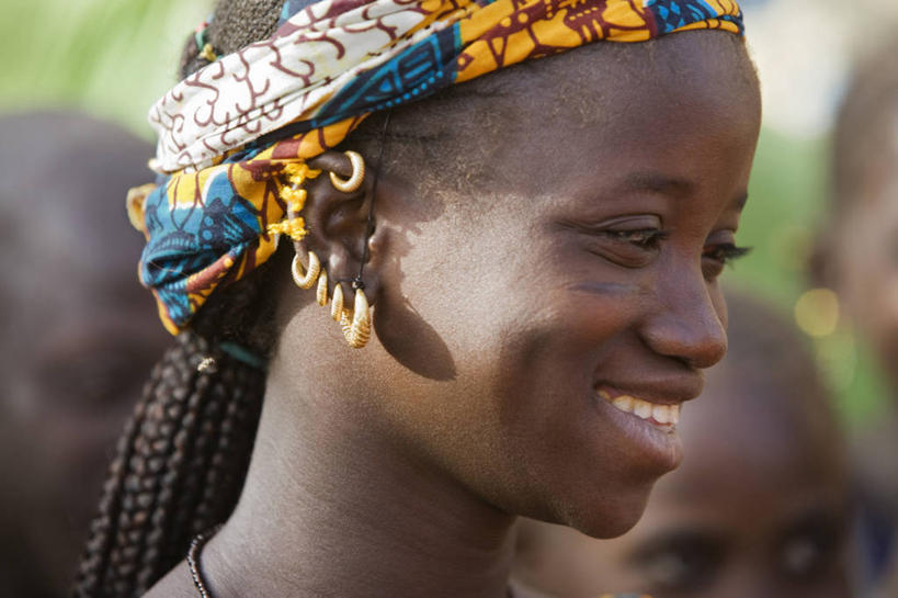 成年人,皱纹,一个人,竖图,彩色,项链,珠宝,非洲,马里,仅一个女性,头巾,头饰,衣服,发饰,社区,摄影,五颜六色,麻花辫,色彩斑斓,种族,五彩缤纷,五彩斑斓,西非,五光十色,女人,彩图,传统文化