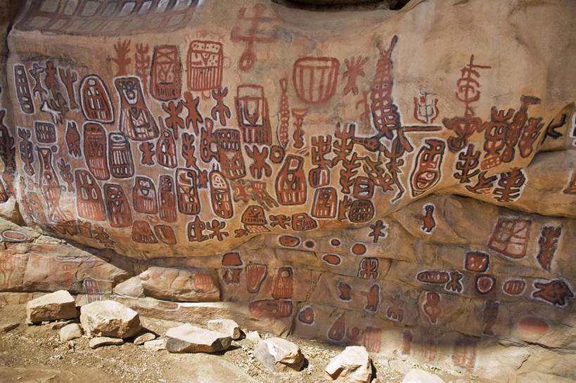 儿童,无人,横图,非洲,马里,堆积,标志,符号,墙,乡村,标识,红色,白色,摄影,洞穴,峭壁,风化,作画,手艺,阿非利加洲,性别符号,马里共和国,西非,沙岩,风蚀,石化,美术工艺,风蚀地貌,岩石层,莫普提,莫普提区,岩石,彩图,男性符号,联合国教科文组织