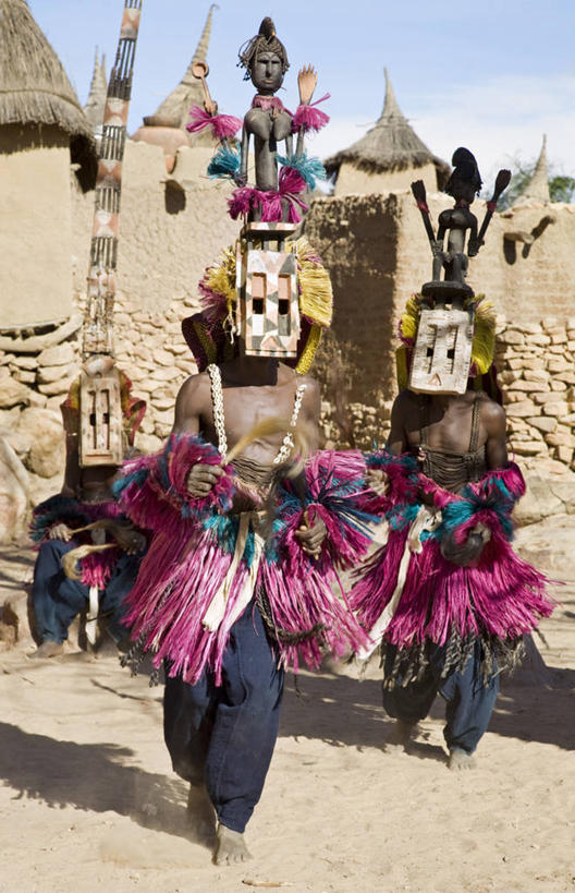 成年人,一个人,竖图,彩色,非洲,马里,仅一个男性,表演,形状,乡村,衣服,粉色,社区,摄影,峭壁,五颜六色,色彩斑斓,草裙,典礼,五彩缤纷,五彩斑斓,阿非利加洲,马里共和国,西非,五光十色,莫普提,莫普提区,几何形状,紫贝,男人,设计,舞者,彩图,传统服装,舞蹈,传统文化,联合国教科文组织