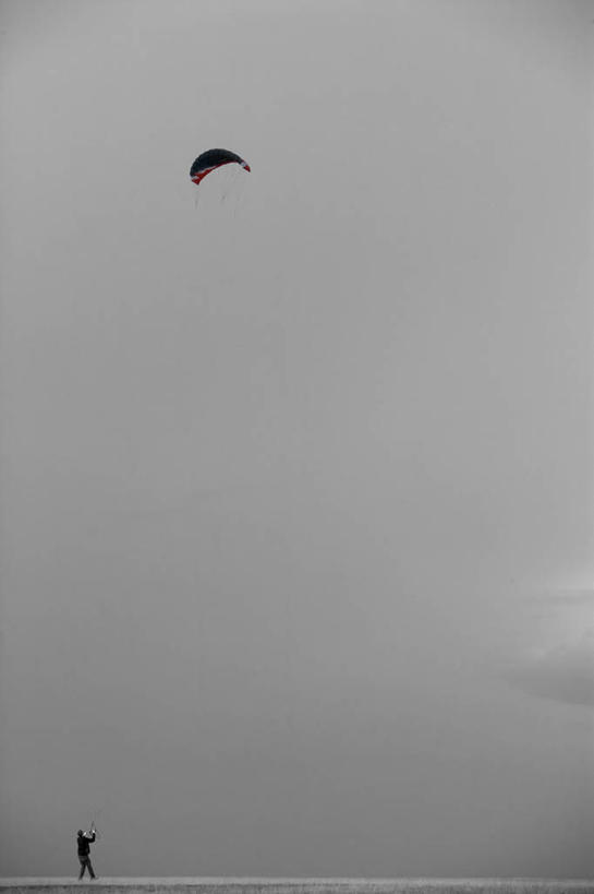 成年人,一个人,竖图,黑白,风,英国,欧洲,小路,飞,英格兰,风筝,摄影,生活方式,活动,彩图,传统文化