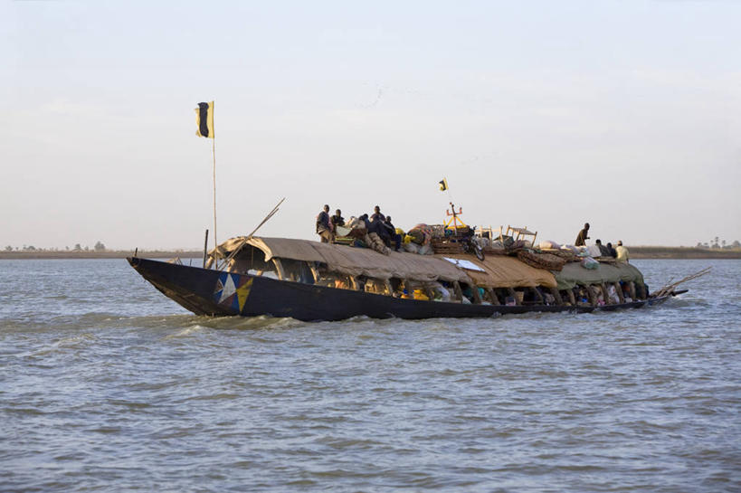 横图,室外,河流,水,船,非洲,马里,尼日尔,乘客,木制,发动机,运输,摄影,装货,西非,美术工艺,彩图,旅行,传统文化