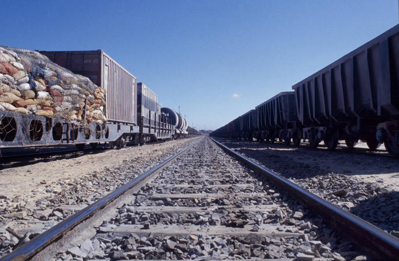 无人,横图,消失点,商务,旅途,路,铁路,火车,车站,非洲,毛里塔尼亚,金属,商品,轨道,交通,铁轨,车厢,容器,工业,运输,摄影,商人,彩图,旅行,商用车