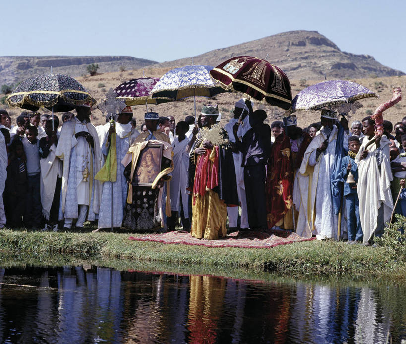 人群,横图,彩色,室外,河流,非洲,埃塞俄比亚,节日,庆祝,会议,长袍,十字架,河岸,摄影,宗教,五颜六色,明亮,色彩斑斓,仪式,基督教,宗教建筑,集会,典礼,五彩缤纷,群众,非洲文化,圣乔治,五彩斑斓,五光十色,神父,彩图,传统文化,顿悟,约旦河,约柜