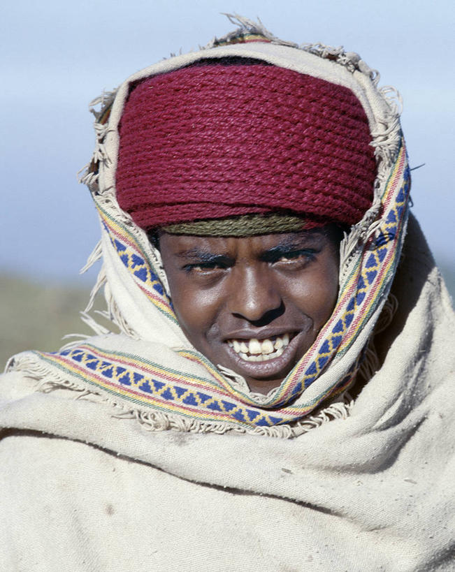 成年人,竖图,非洲,埃塞俄比亚,摄影,运送,忙碌,非洲文化,驴子,灵性,女人,步行,彩图,传统服装,传统文化,巷