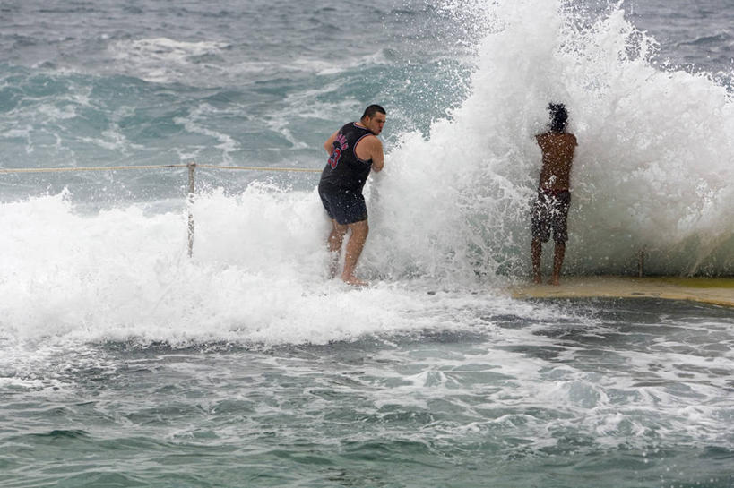 游泳,成年人,两个人,横图,室外,海浪,海洋,澳大利亚,地形,风景,自然,波浪,摄影,太平洋,悉尼,新南威尔士,死水,男人,海滩,彩图,旅行,白水,潮水坑