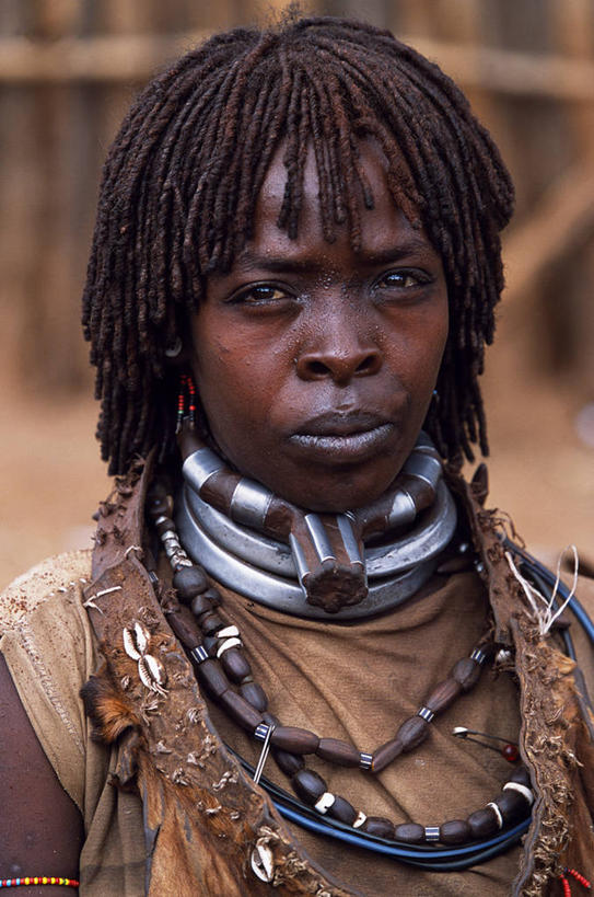 成年人,一个人,妻子,竖图,项链,非洲,埃塞俄比亚,仅一个女性,钢铁,葫芦,乡村,摄影,麻花辫,肖像,婚姻,女人,女性,发型,彩图