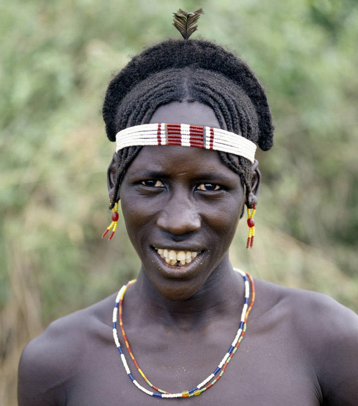 儿童,成年人,一个人,微笑,竖图,室外,快乐,项链,非洲,埃塞俄比亚,束发带,珠子,乡村,摄影,发辫,女孩,女人,发型,彩图