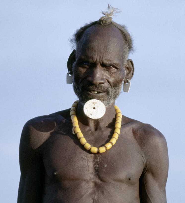 成年人,老年人,胡须,一个人,竖图,象牙,非洲,埃塞俄比亚,仅一个男性,仅一个人,乡村,灰色,仅一个老年男性,摄影,耳饰,老年男性,男人,男性,胡子,络腮胡,彩图