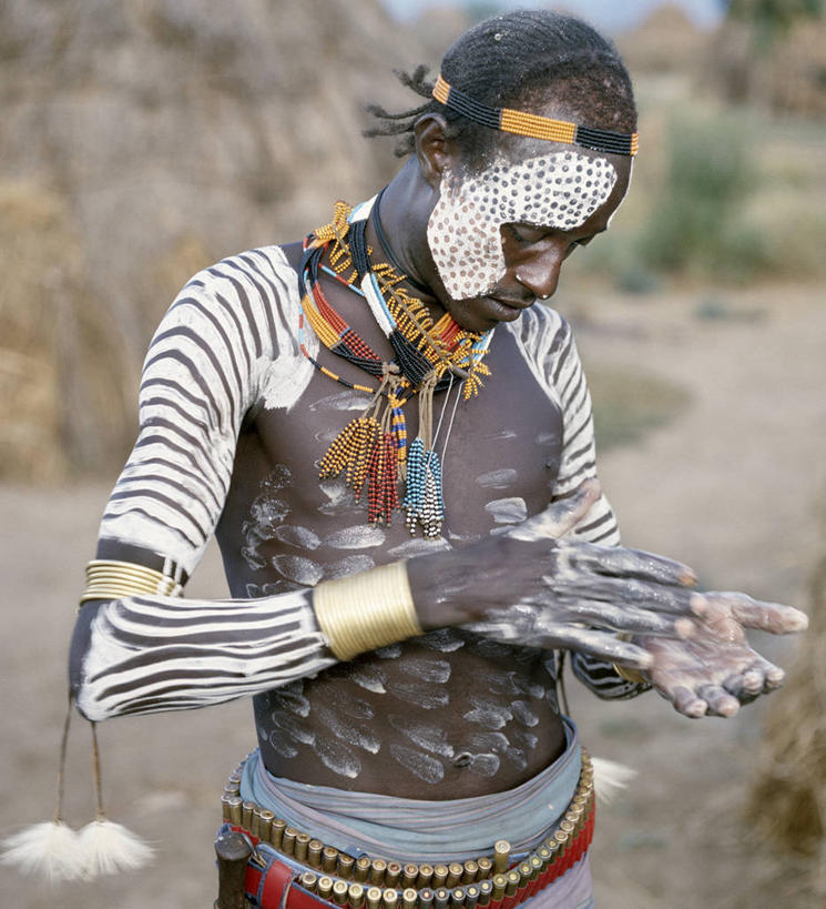 成年人,一个人,竖图,室外,项链,非洲,埃塞俄比亚,仅一个男性,束发带,珠子,摄影,发辫,军火,男人,彩图