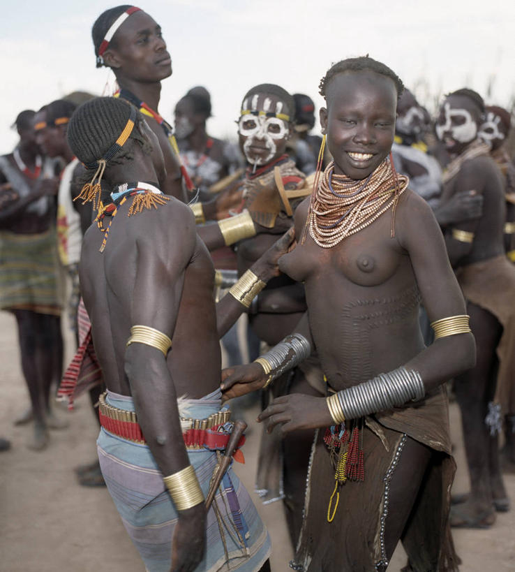 成年人,一个人,竖图,室外,项链,非洲,埃塞俄比亚,仅一个男性,束发带,珠子,武器,摄影,来福枪,军火,男人,彩图,传统服装