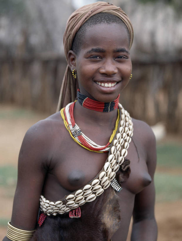 成年人,商店,竖图,非洲,埃塞俄比亚,葫芦,市场,摄影,购买,贩卖,紫贝,女人,彩图,传统服装,游牧民族