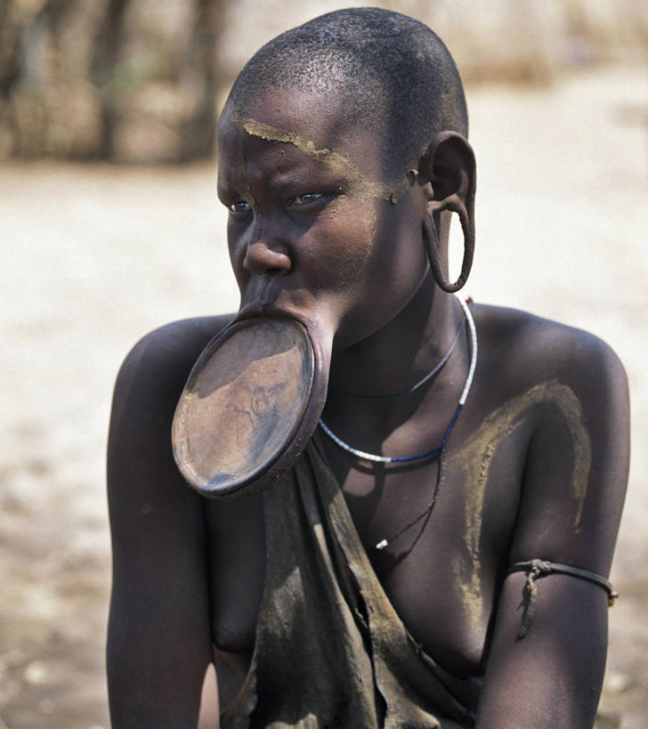 儿童,少年,秃头,一个人,竖图,室外,非洲,埃塞俄比亚,仅一个年轻女性,仅一个女性,仅一个人,摄影,耳饰,年轻女性,女孩,女人,女性,光头,无发,彩图,传统服装