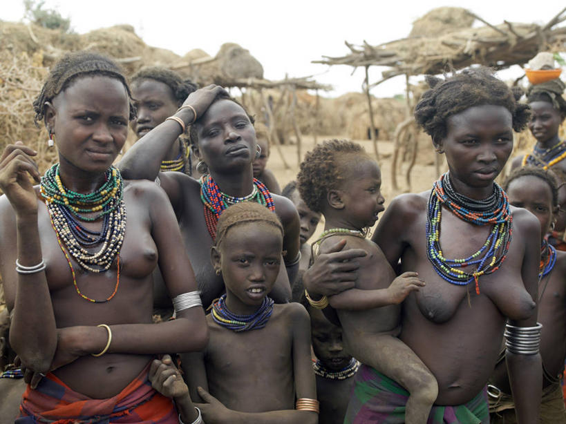 儿童,成年人,站,横图,室外,白天,农业,项链,非洲,埃塞俄比亚,珠子,乡村,摄影,牧人,女人,彩图,传统服装,雷鬼头,传统文化