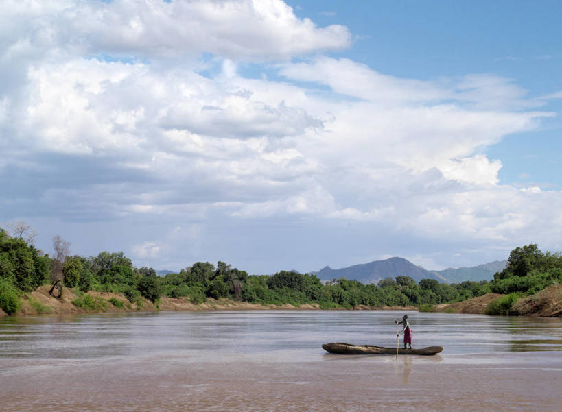 划船,成年人,一个人,站,横图,室外,白天,农业,河流,水,船,埃塞俄比亚,仅一个男性,河岸,杆,运输,摄影,独木舟,荡舟,男人,彩图,传统服装,传统文化