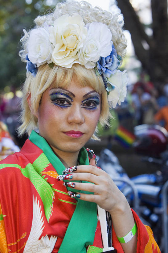 成年人,一个人,竖图,民族服装,聚会,骄傲,城市,澳大利亚,狂欢节,仅一个男性,服装,庆祝,首都,古典,文化,表演者,传统,衣服,粉色,唇膏,摄影,服饰,古装,图标,事件,肖像,悉尼,同性恋,游行,艺妓,韵味,新南威尔士,男人,彩图,传统服装,民俗服,旅行,装扮,牛津街,变性人