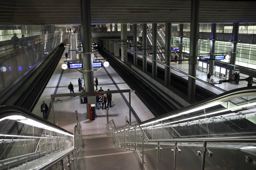 广场,横图,室内,技术,城市,建筑,火车,车站,德国,欧洲,眼镜,电动扶梯,公共交通,首都,现代,柏林,波茨坦广场,运输,摄影,偷盗,彩图,旅行