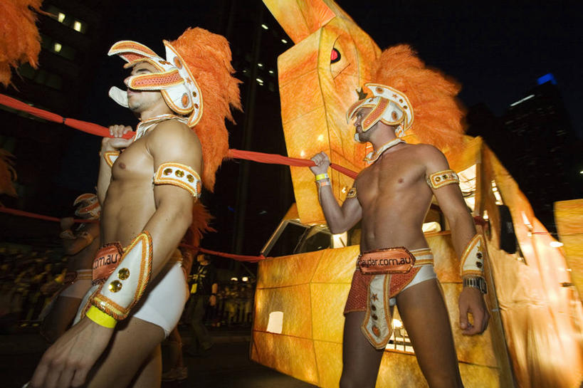 成年人,两个人,横图,彩色,聚会,性感,热情,骄傲,城市,澳大利亚,狂欢节,庆祝,地形,首都,表演者,粉色,摄影,五颜六色,年龄,色彩斑斓,图标,事件,悉尼,同性恋,游行,五彩缤纷,五彩斑斓,新南威尔士,五光十色,男人,舞者,彩图,传统服装,旅行,牛津街,变性人