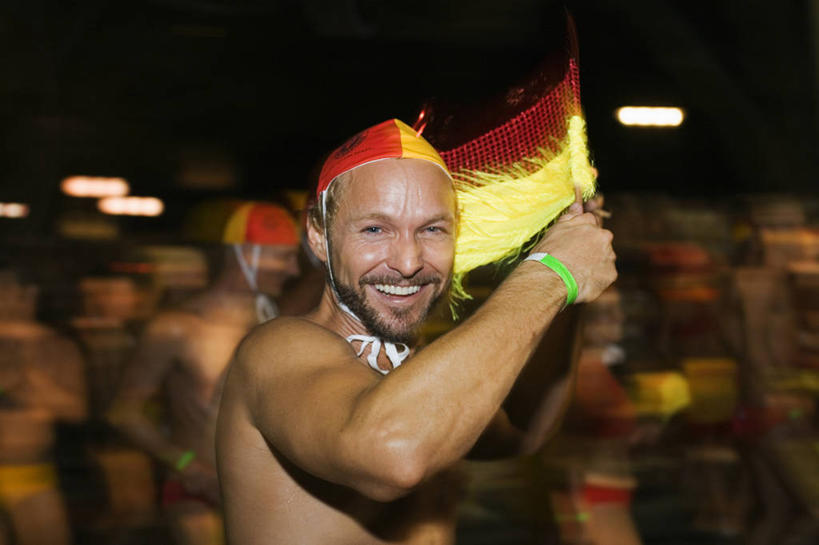 成年人,一个人,横图,彩色,夜晚,民族服装,聚会,性感,热情,骄傲,城市,旗帜,澳大利亚,狂欢节,仅一个男性,服装,庆祝,地形,首都,古典,挥手,文化,表演者,传统,衣服,粉色,安全带,摄影,服饰,五颜六色,古装,色彩斑斓,图标,事件,主题,悉尼,同性恋,游行,五彩缤纷,五彩斑斓,韵味,新南威尔士,五光十色,男人,舞者,彩图,传统服装,民俗服,旅行,装扮,舞蹈,牛津街,变性人