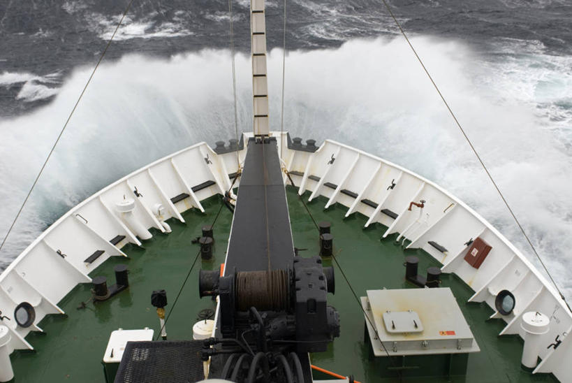 无人,横图,北极,海洋,山,山脉,水,雪,船,行人,游客,游人,冰,地形,冬天,路人,旅客,蓝色,破冰船,寒冷,运输,摄影,气象,气候,客船,过客,讲师,休闲活动,彩图,旅行