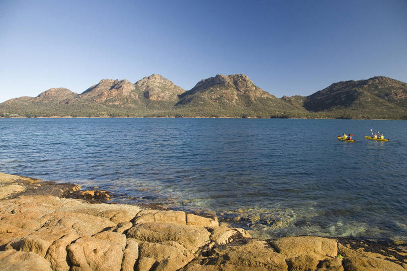 划船,皮划艇,无人,横图,室外,运动,海洋,山,山脉,水,船,澳大利亚,木船,交通工具,运输,摄影,桨,舟,载具,独木舟,塔斯马尼亚,独木船,荡舟,科尔斯湾,冒险,危险,海滩,彩图,半岛,皮船