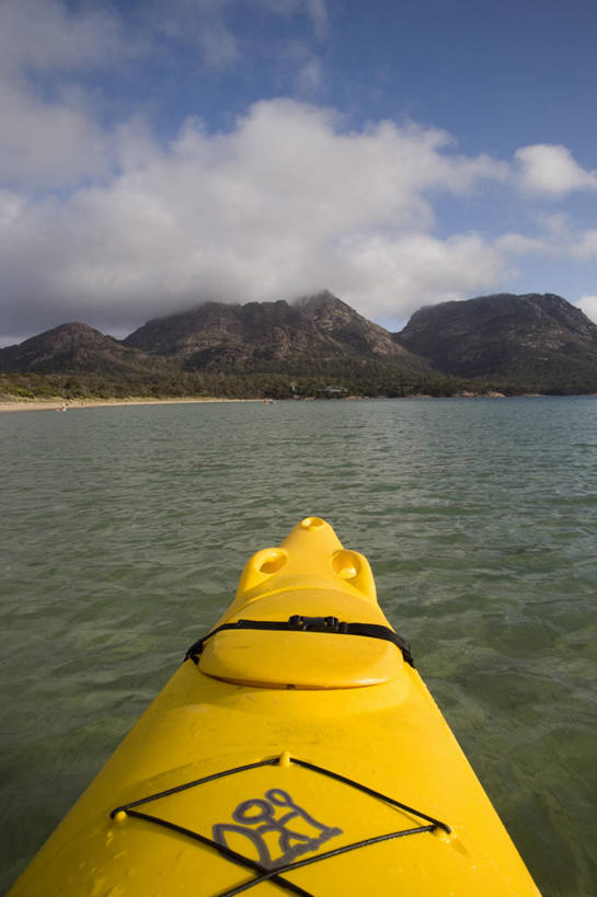 划船,皮划艇,无人,竖图,室外,度假,运动,海洋,水,船,澳大利亚,木船,交通工具,运输,摄影,活动,动作,舟,载具,独木舟,塔斯马尼亚,独木船,荡舟,科尔斯湾,危险,海滩,彩图,半岛,皮船