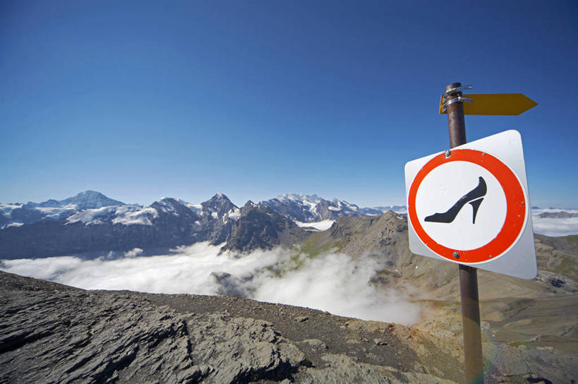 无人,横图,室外,高跟鞋,旅游,度假,山,山脉,指示牌,鞋子,瑞士,标志,文字,小路,警告,方向,娱乐,标识,享受,休闲,放松,警示,摄影,禁止,幽默,提醒,提示,限制,少女峰,忠告,劳特布龙嫩,危险,岩石,步行,彩图