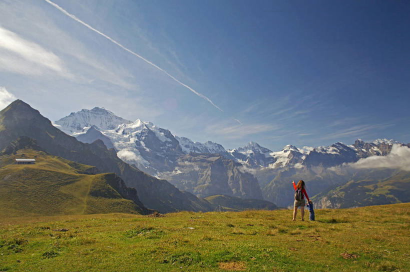 儿童,成年人,一个人,家庭,母亲,横图,室外,旅游,度假,草地,山,山脉,瑞士,欧洲,阿尔卑斯山,地形,娱乐,草,绿色,享受,休闲,温暖,温馨,一家人,放松,摄影,和睦,阿尔卑斯山脉,少女峰,艾格峰,冒险,女人,步行,彩图,融洽,幼儿