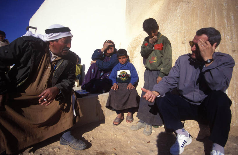 儿童,成年人,人群,横图,满意,叙利亚,会议,沙子,乡村,衣服,社区,摄影,男人,说话,彩图,传统文化,贝多因人