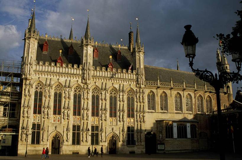 无人,竖图,室外,旅游,建筑业,建筑,比利时,欧洲,行人,游客,游人,装饰,雕像,宏伟,历史,路人,旅客,摄影,修复,市政厅,比例,哥特式风格,布鲁日,法兰德斯,过客,彩图,国家纪念碑,上层阶级