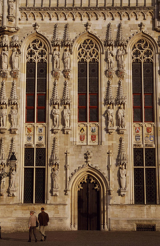 无人,竖图,室外,旅游,建筑业,建筑,比利时,欧洲,行人,游客,游人,装饰,雕像,宏伟,历史,路人,旅客,摄影,修复,市政厅,比例,哥特式风格,布鲁日,法兰德斯,过客,彩图,国家纪念碑,上层阶级