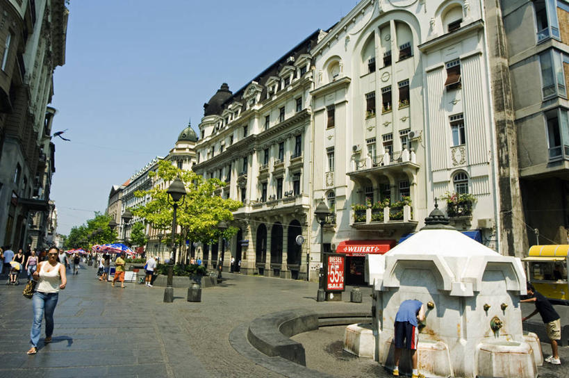 横图,购物,旅游,欧洲,行人,游客,游人,城镇,首都,路人,旅客,摄影,塞尔维亚,过客,彩图,林荫大道