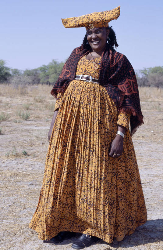 成年人,一个人,微笑,竖图,快乐,帽子,非洲,博茨瓦纳,仅一个女性,摄影,非洲文化,女人,非洲人,彩图,传统服装,传统文化,马翁,赫雷罗族