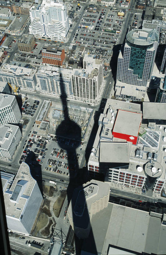 无人,竖图,室外,白天,风,城市,建筑,旗帜,加拿大,塔,高处,宏伟,吹气,飞,地标建筑,美国国旗,摄影,工程,图标,市区,加拿大国旗,多伦多,多伦多电视塔,彩图