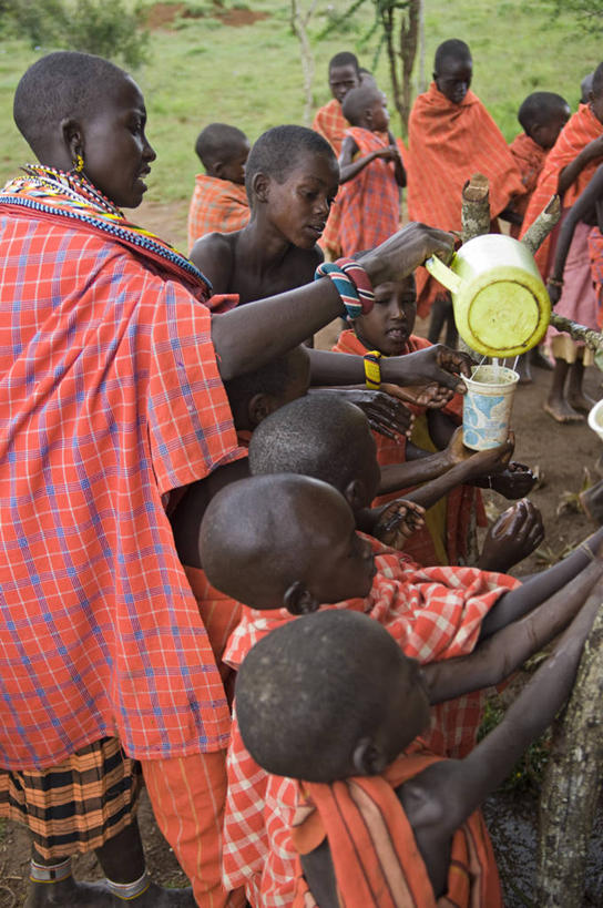 儿童,竖图,水,非洲,肯尼亚,教育,红色,社区,摄影,卫生,纯净,清洗,洗涤,彩图,旅行