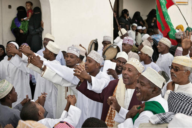 成年人,胡须,横图,生日,快乐,旗帜,非洲,肯尼亚,庆祝,长袍,白色,摄影,宗教,唱,伊斯兰教,游行,群众,灵性,阿伦岛,预言家,男人,胡子,络腮胡,彩图,旅行,欢乐,舞蹈