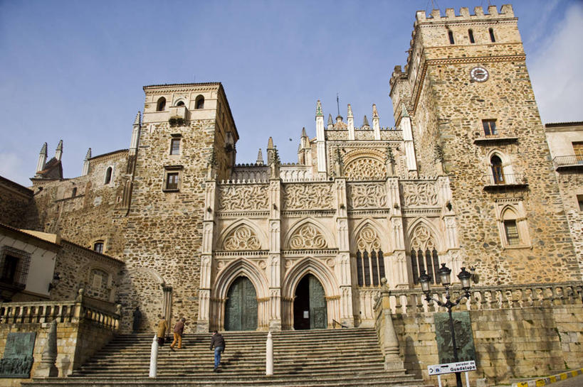 一个人,横图,建筑,西班牙,欧洲,节日,文化,祈祷,健康,许愿,摄影,宗教,信仰,纪念,祈求,基督教,天主教,修道院,埃斯特雷马杜拉,平安,彩图,旅行,圣玛丽亚