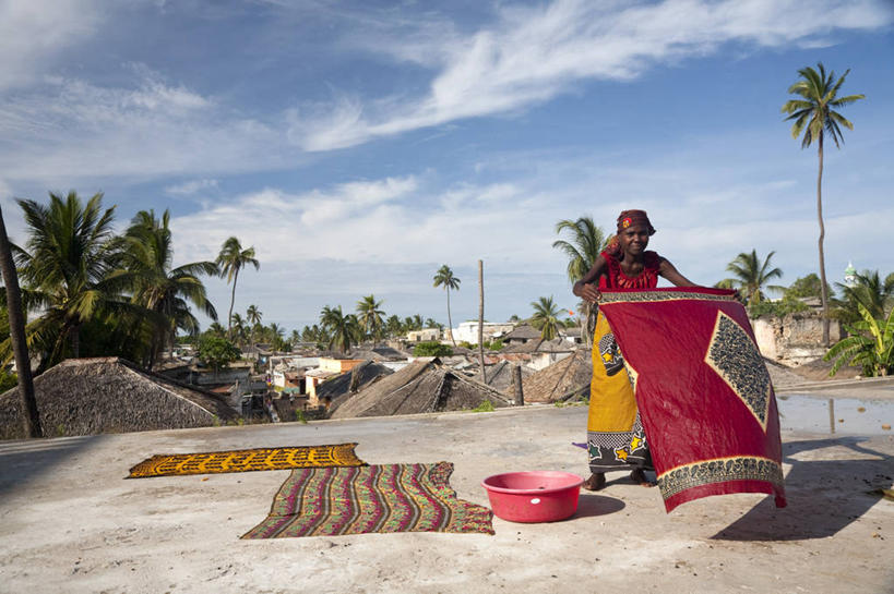 成年人,横图,彩色,非洲,莫桑比克,屋顶,岛,洗衣服,地标建筑,颜色,摄影,家庭妇女,五颜六色,色彩斑斓,五彩缤纷,五彩斑斓,五光十色,烘干,女人,清洗,洗涤,彩图,旅行,联合国教科文组织