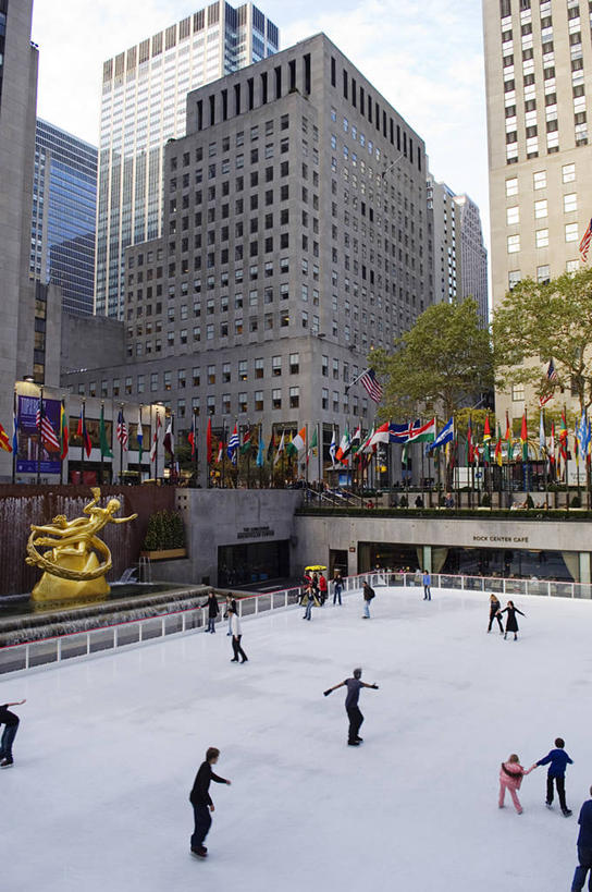 竖图,室外,滑冰,城市,摩天大楼,纽约,美国,冬天,曼哈顿,溜冰鞋,摄影,冬季运动,洛克菲勒中心,休闲活动,彩图