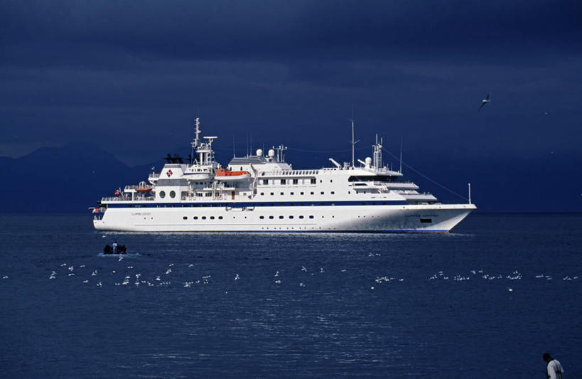 无人,横图,室外,旅游,度假,海洋,山,山脉,水,船,美国,行人,游客,游人,鸟类,路人,旅客,蓝色,运输,摄影,北美,客船,北半球,过客,彩图,旅行,充气艇