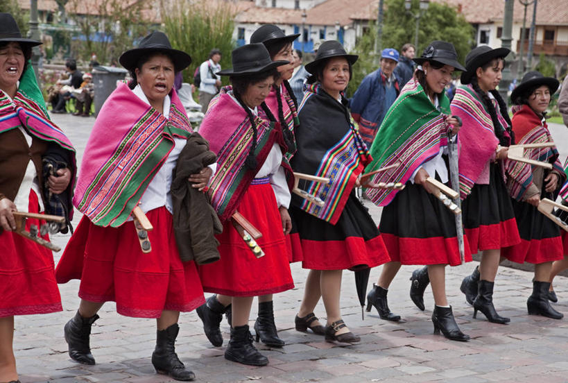 成年人,头发,无人,微笑,横图,快乐,帽子,秘鲁,红色,南美,摄影,麻花辫,拉丁美洲,乌鲁班巴河谷,女人,彩图,传统服装,旅行,传统文化