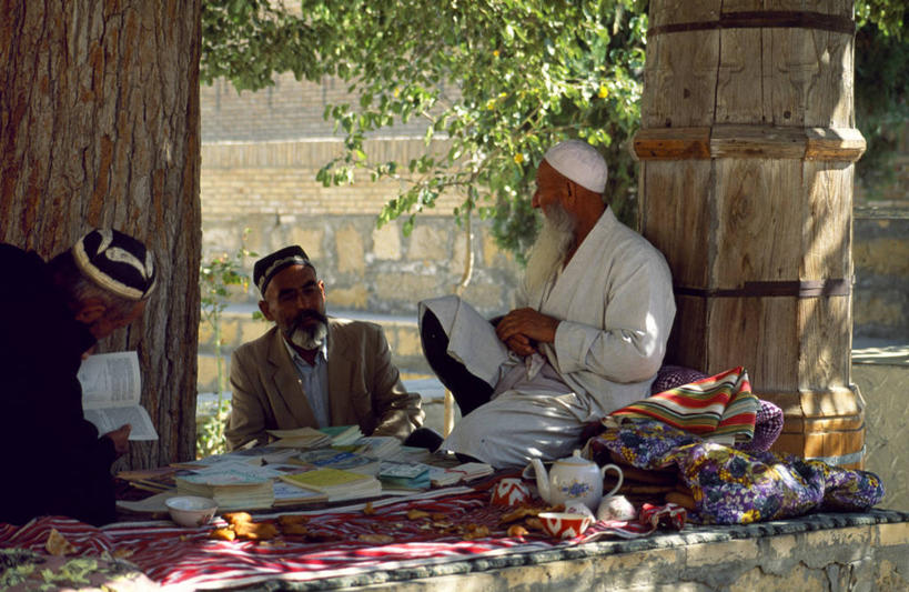 成年人,老年人,人群,坐,横图,室外,讨论,神秘,乌兹别克斯坦,亚洲,教,幻想,摄影,宗教,神殿,伊斯兰教,中亚,可兰经,丝绸之路,布哈拉,老年男性,男人,男性,说话,彩图,传统服装