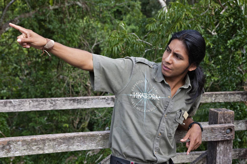 教堂,横图,方图,室外,城市,出租车,摩托车,亚马逊河,秘鲁,节日,城镇,交通,文化,祈祷,健康,南美,许愿,运输,摄影,宗教,信仰,纪念,祈求,基督教,拉丁美洲,天主教,美洲,忙碌,伊基托斯,平安,彩图,旅行,大教堂