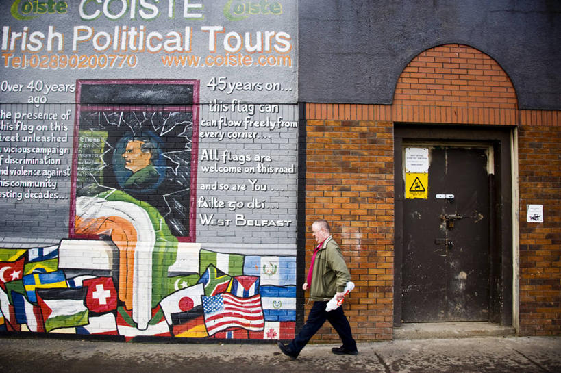 成年人,横图,街道,路,英国,北爱尔兰,艺术,墙,首都,艺人,壁画,摄影,政治,荣誉,街头艺人,革命,图尔,贝尔法斯特,美术工艺,男人,彩图,旅行,涂鸦