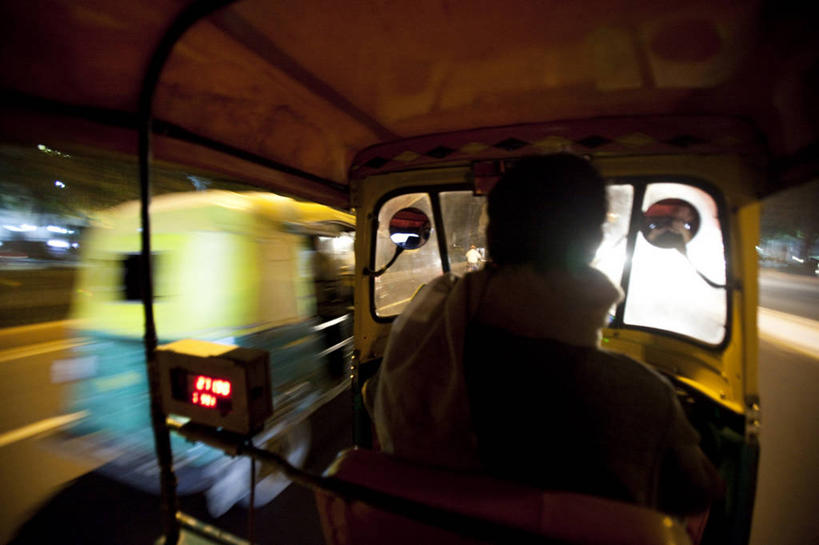 一个人,横图,运动模糊,出租车,汽车,印度,亚洲,黄包车,车,交通工具,运输,摄影,迅速,载具,南亚,印度共和国,旧德里,德里,彩图,旅行,德里国家首都辖区,机动三轮车