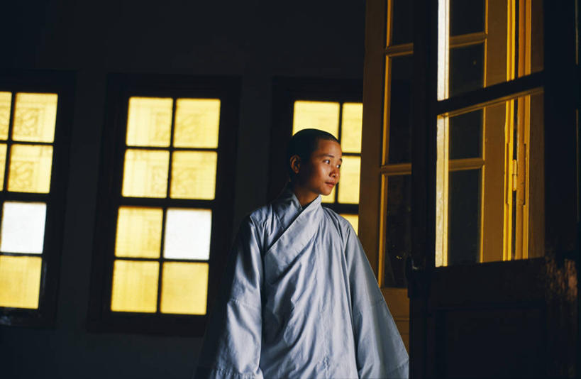 成年人,一个人,寺庙,横图,室内,越南,仅一个女性,节日,长袍,文化,宝塔,衣服,祈祷,健康,许愿,摄影,宗教,东南亚,佛教,信仰,纪念,祈求,基督教,天主教,修道院,信念,灵性,印度支那,神学院,修院,隐修院,平安,女人,修女,彩图,大叻