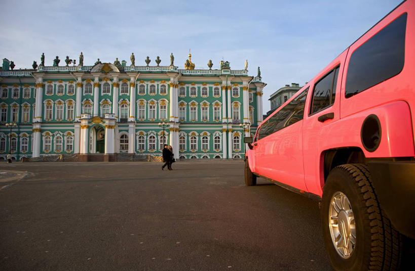 博物馆,横图,城市,建筑,出租车,汽车,欧洲,俄罗斯,亚洲,历史,车,粉色,交通工具,轿车,摄影,停止,美术馆,载具,的士,暂停,计程车,停滞,首府,圣彼得堡,俄联邦,俄罗斯联邦,艾尔米塔什博物馆,彼得格勒,冬宫,列宁格勒,列宁格勒州,圣彼得堡市,步行,彩图,旅行,皇宫广场,独联体,多功能车