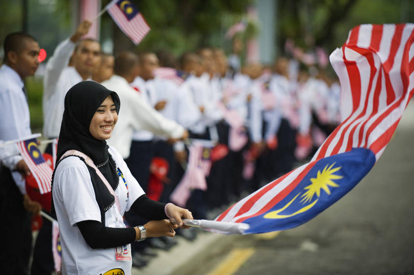 儿童,成年人,横图,室外,民族服装,旗帜,国旗,马来西亚,亚洲,庆祝,首都,挥手,摄影,东南亚,伊斯兰教,群众,宗教服装,吉隆坡,袍子,女孩,女人,彩图,传统服装,民俗服,旅行,马来西亚国旗,马来文化,独立日