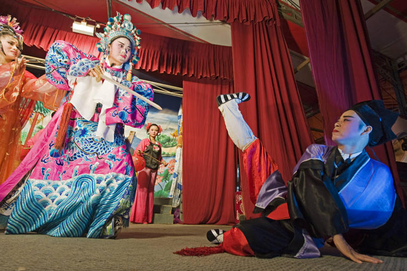 儿童,成年人,横图,室内,马来西亚,亚洲,准备,装饰,摄影,东南亚,中国文化,更衣室,演出服,歌剧,女孩,女人,彩图,传统服装,旅行,马来文化,槟榔屿州