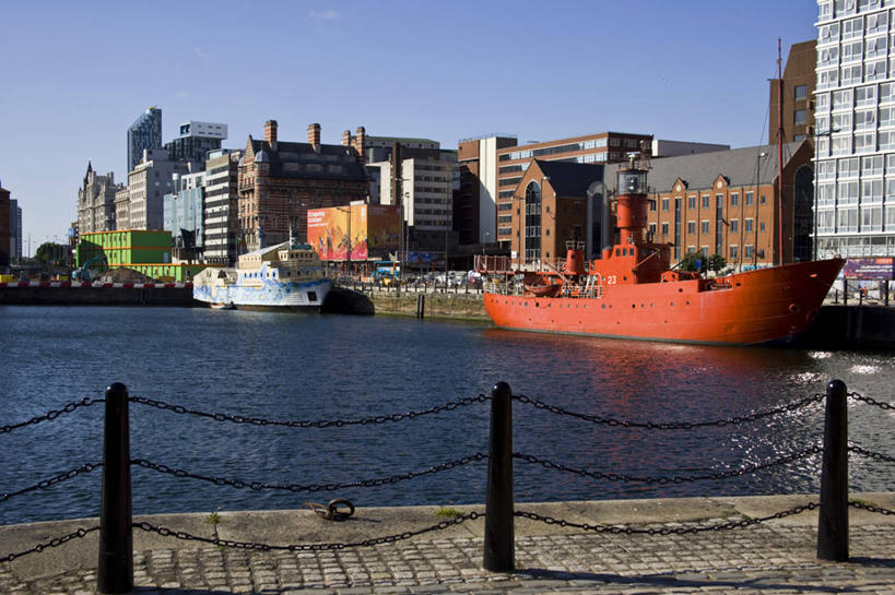 无人,码头,横图,室外,河流,城市,船,英国,欧洲,光,河岸,英格兰,红色,地标建筑,摄影,货运,客船,船坞,英国文化,利物浦,彩图,旅行,海港,海上运输,干船坞,干坞,旱坞