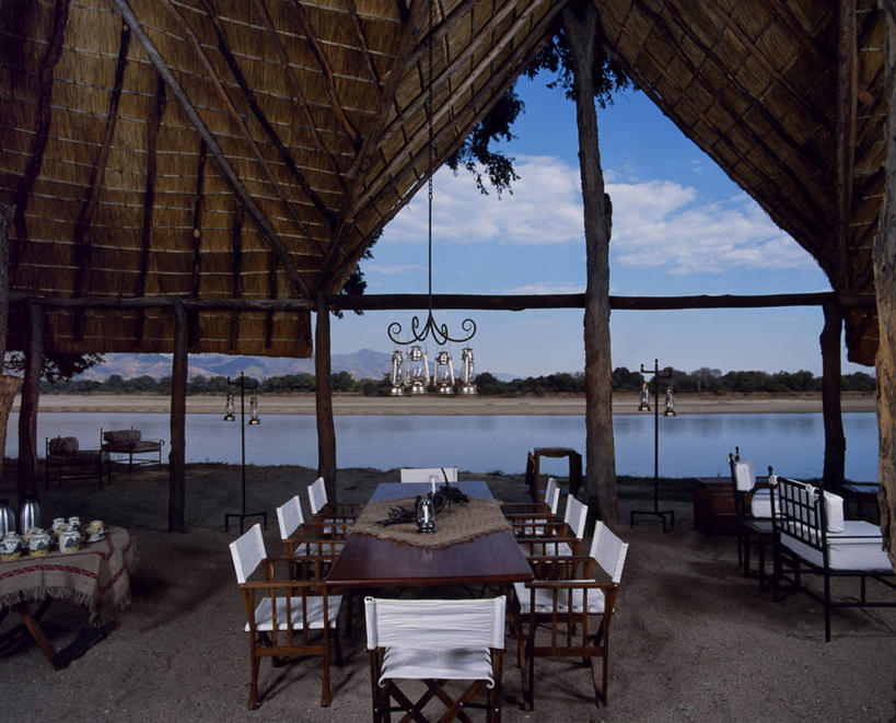 横图,俯视,航拍,室内,河流,餐桌,酒店,椅子,非洲,赞比亚,饭厅,摄影,国家公园,鸟瞰,露营,卢安瓜河,彩图,高角度拍摄,南卢安瓜国家公园